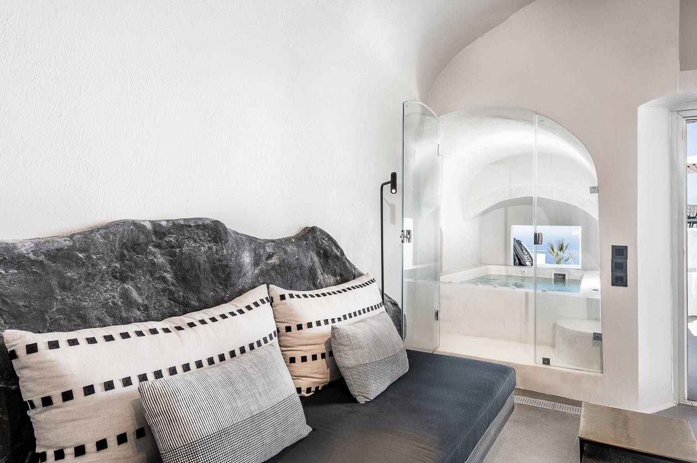 On-The-Rocks-Hotel-Room-28