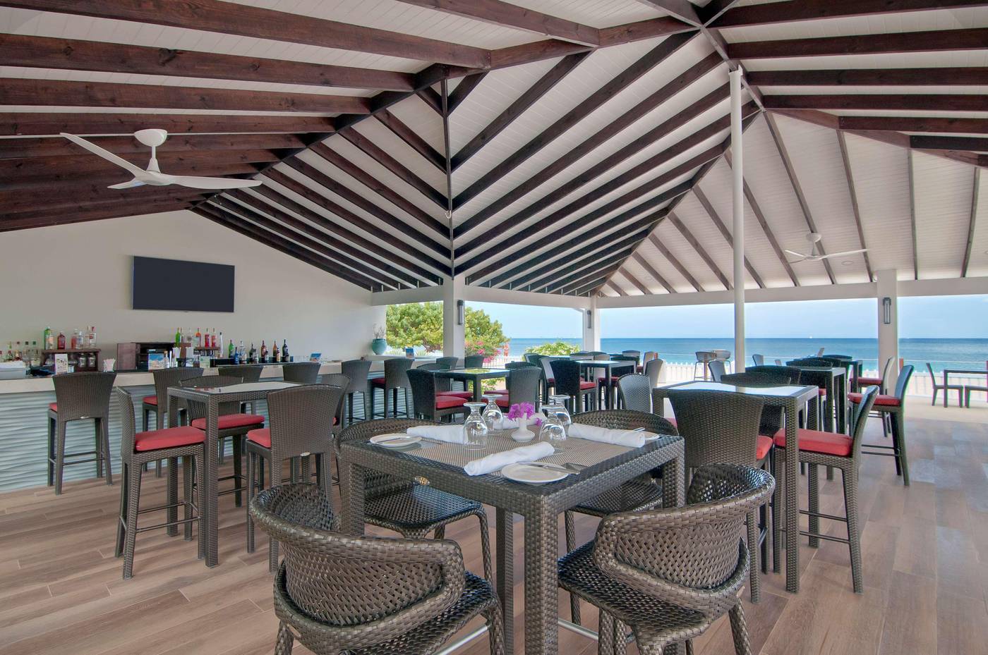 Radisson-Grenada-Beach-Resort-Bar-32