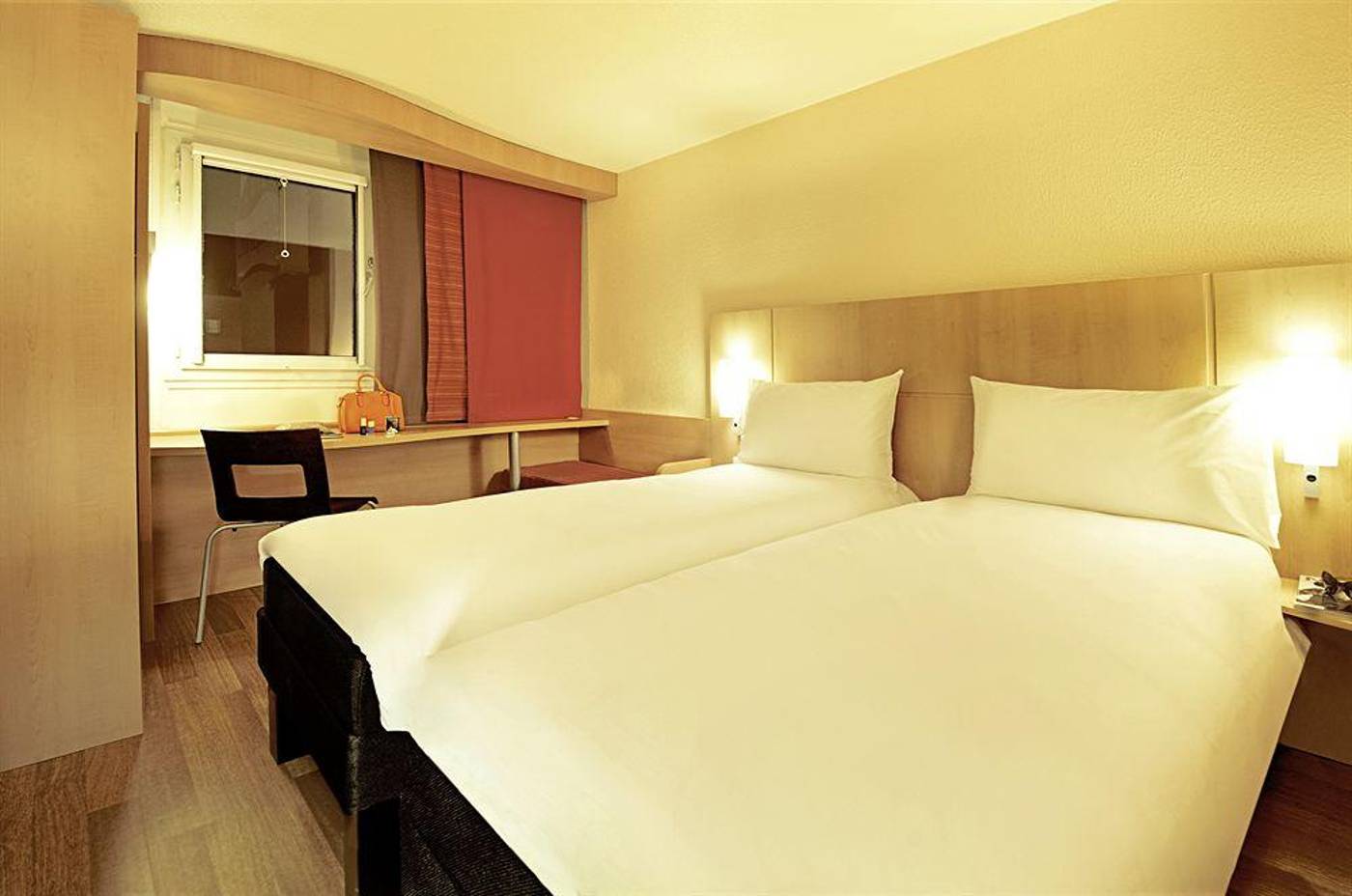 Ibis Annecy Centre Vieille Ville-France-Annecy-General view-9