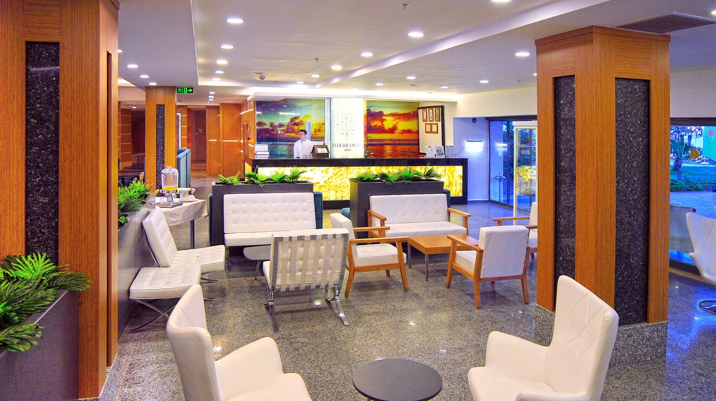 Club-Aqua-Plaza-Lobby-57