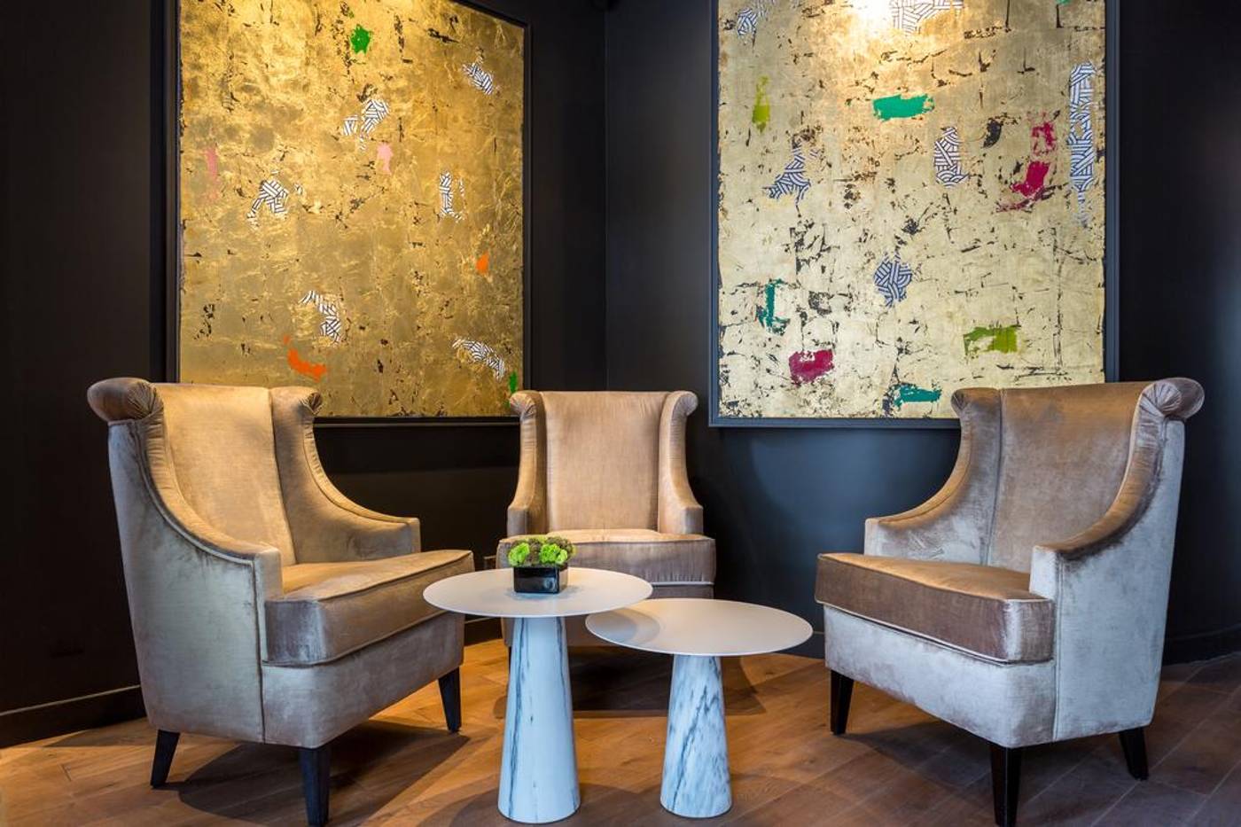 Hotel-La-Comtesse-Lobby-8