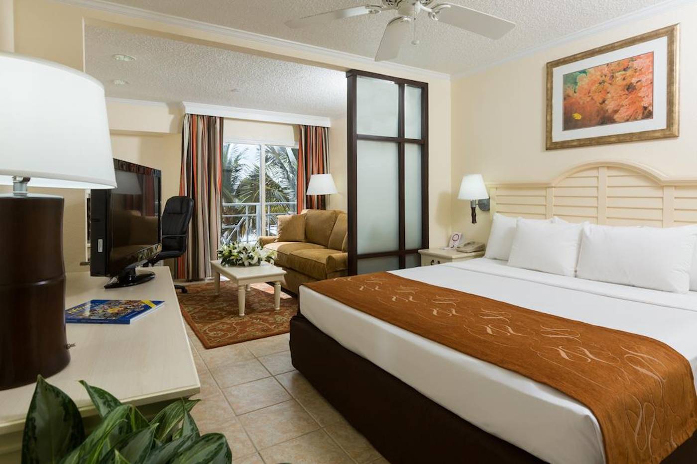 Comfort-Suites-Paradise-Island-Room-20