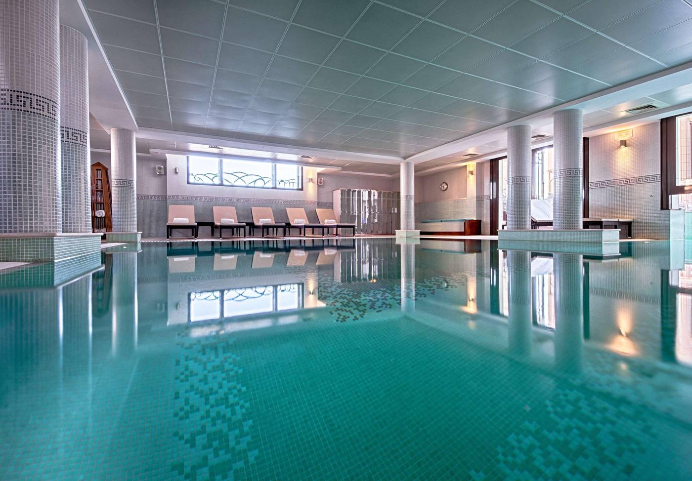 Hyatt-Regency-Nice-Palais-De-La-Mediterranee-Pool-50