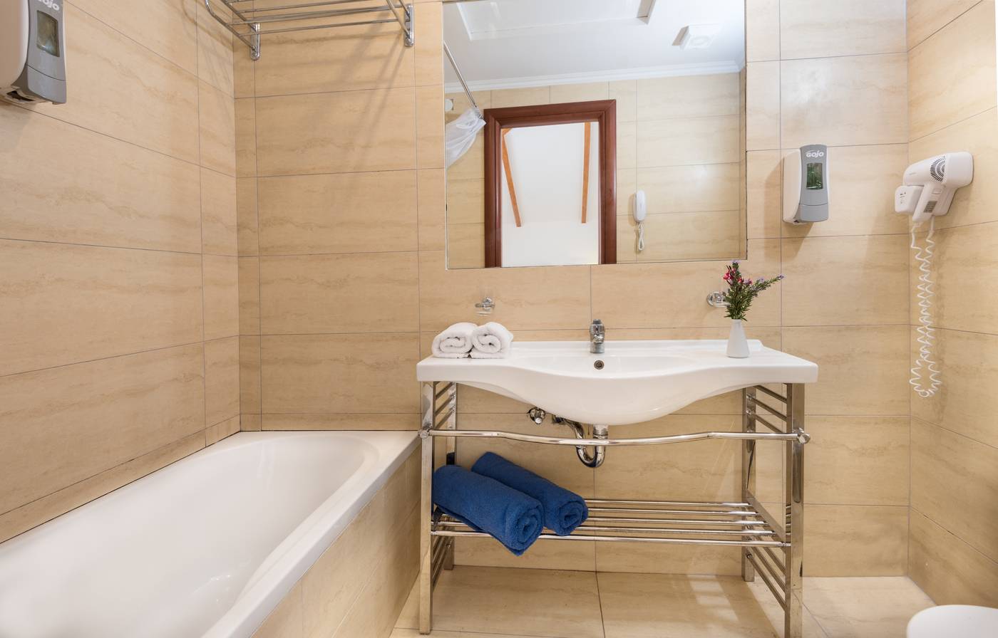 Avalon-Hotel-Room-30