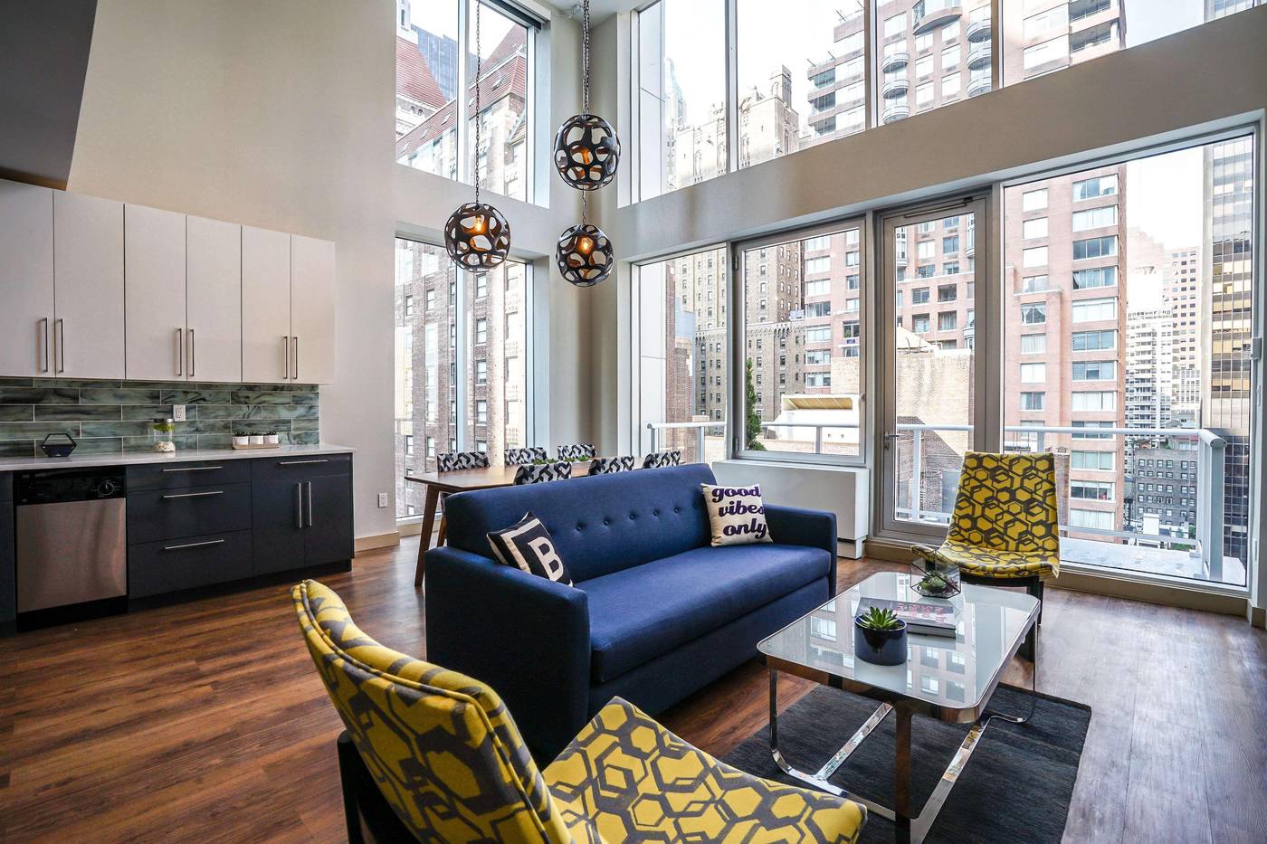 The-Bernic-New-York-City-Tapestry-Col-by-Hilton-Room-15