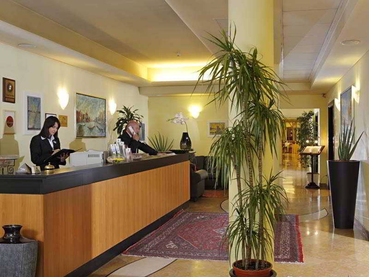 Ai-Pini-Park-Hotel-Lobby-10