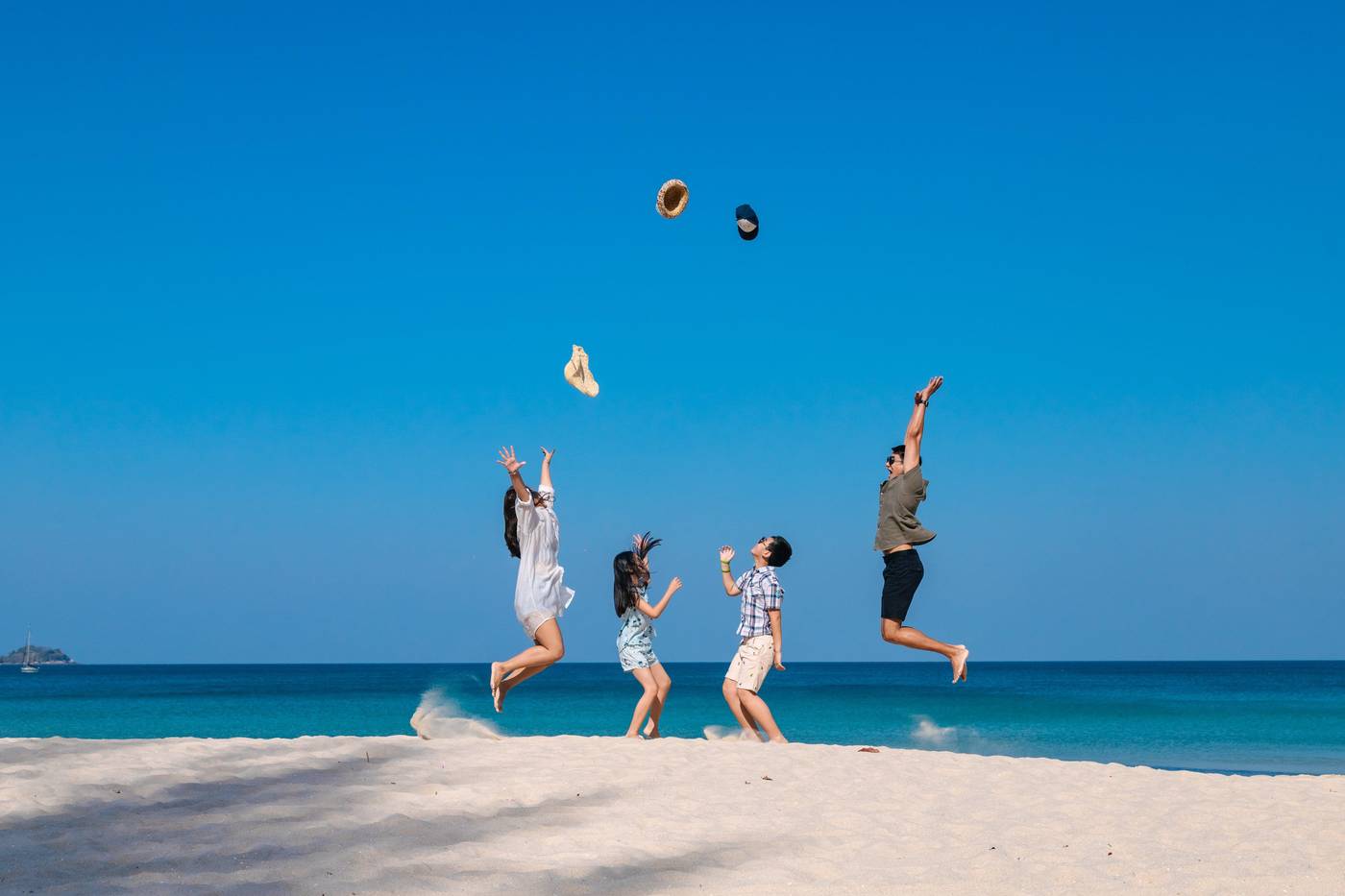 Holiday-Inn-Express-Phuket-Patong-Beach-Central-Beach-72