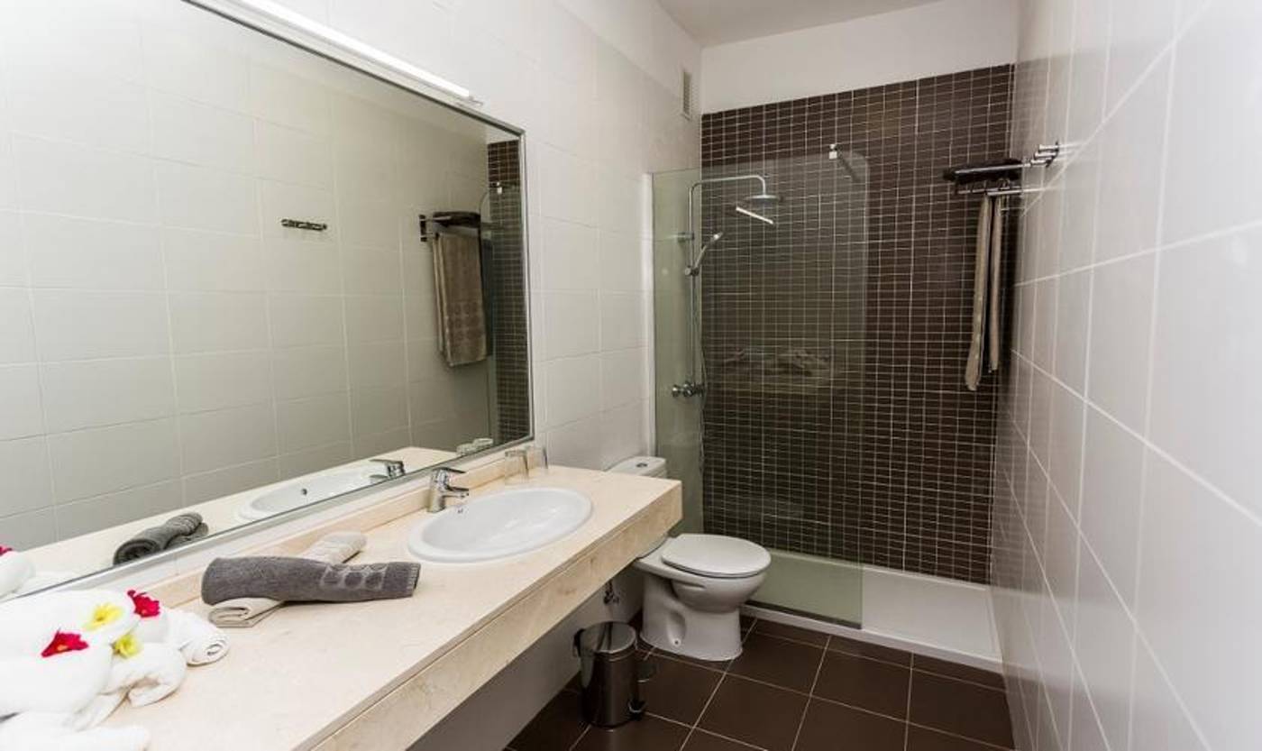 Coral-Los-Alisios-Room-37