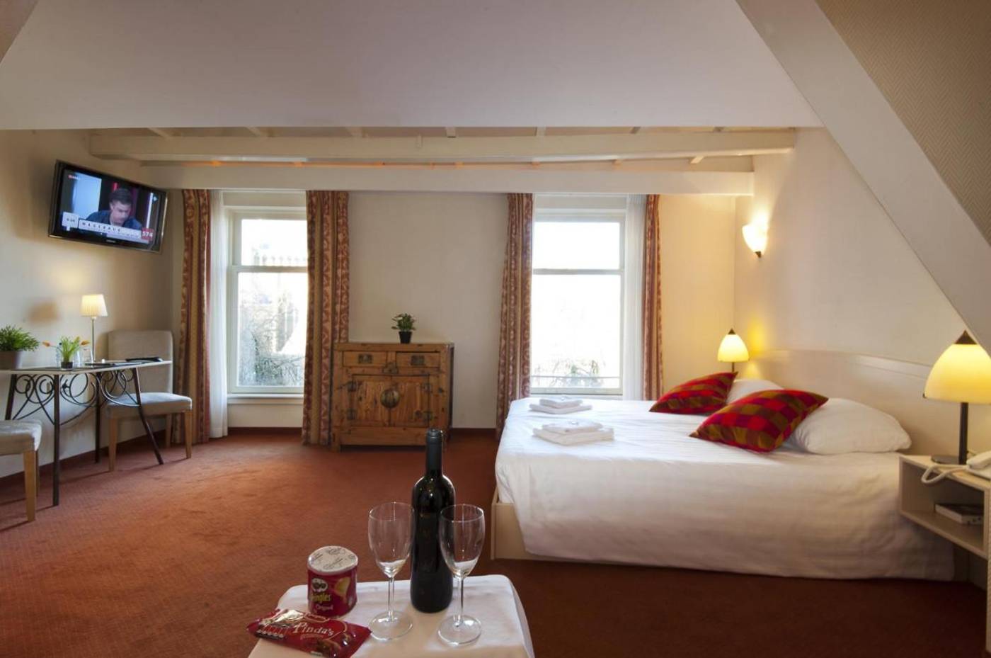 Ambassador-City-Centre-Hotel-Room-15