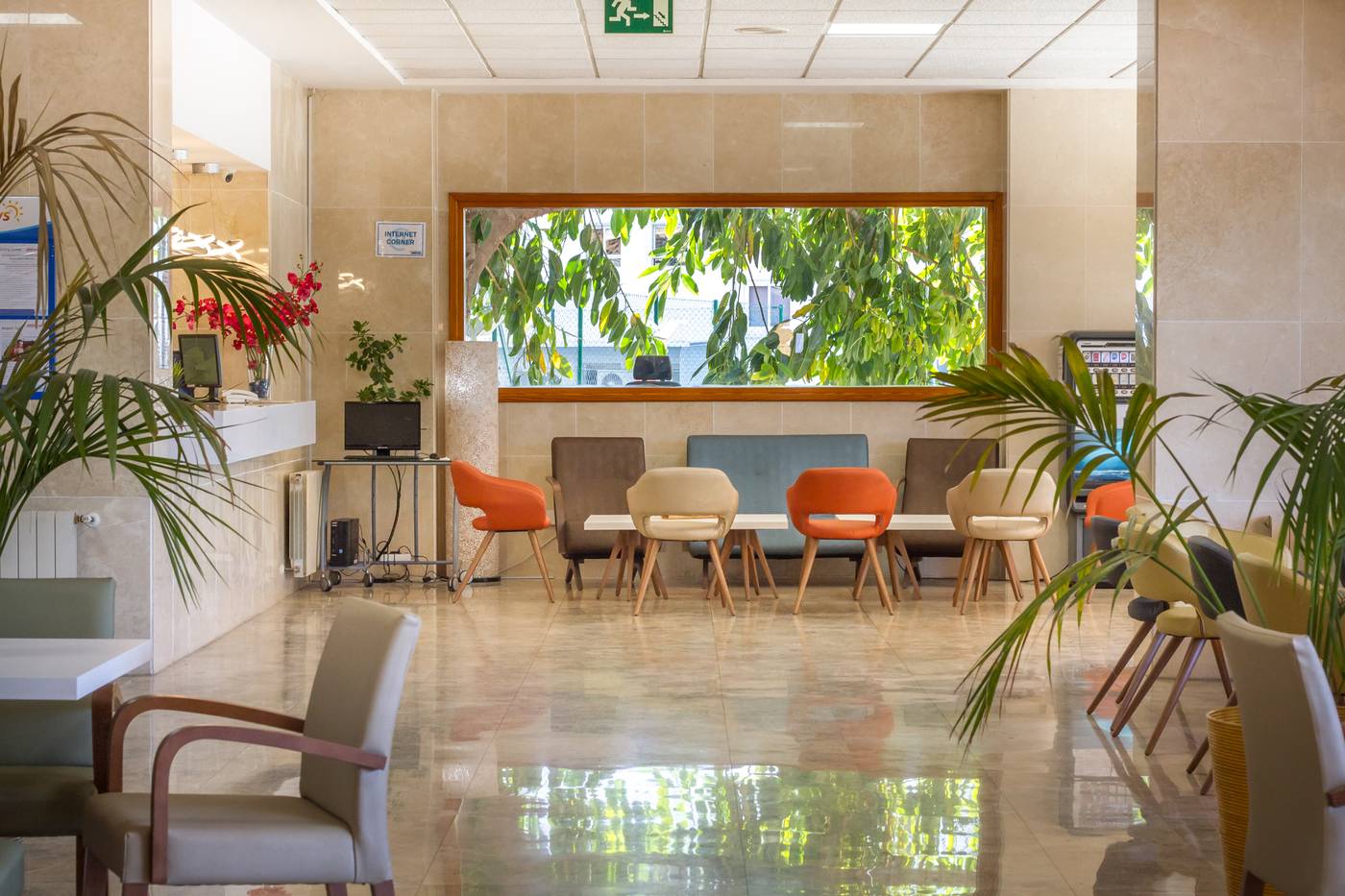 La-Era-Park-Apartments-Lobby-26