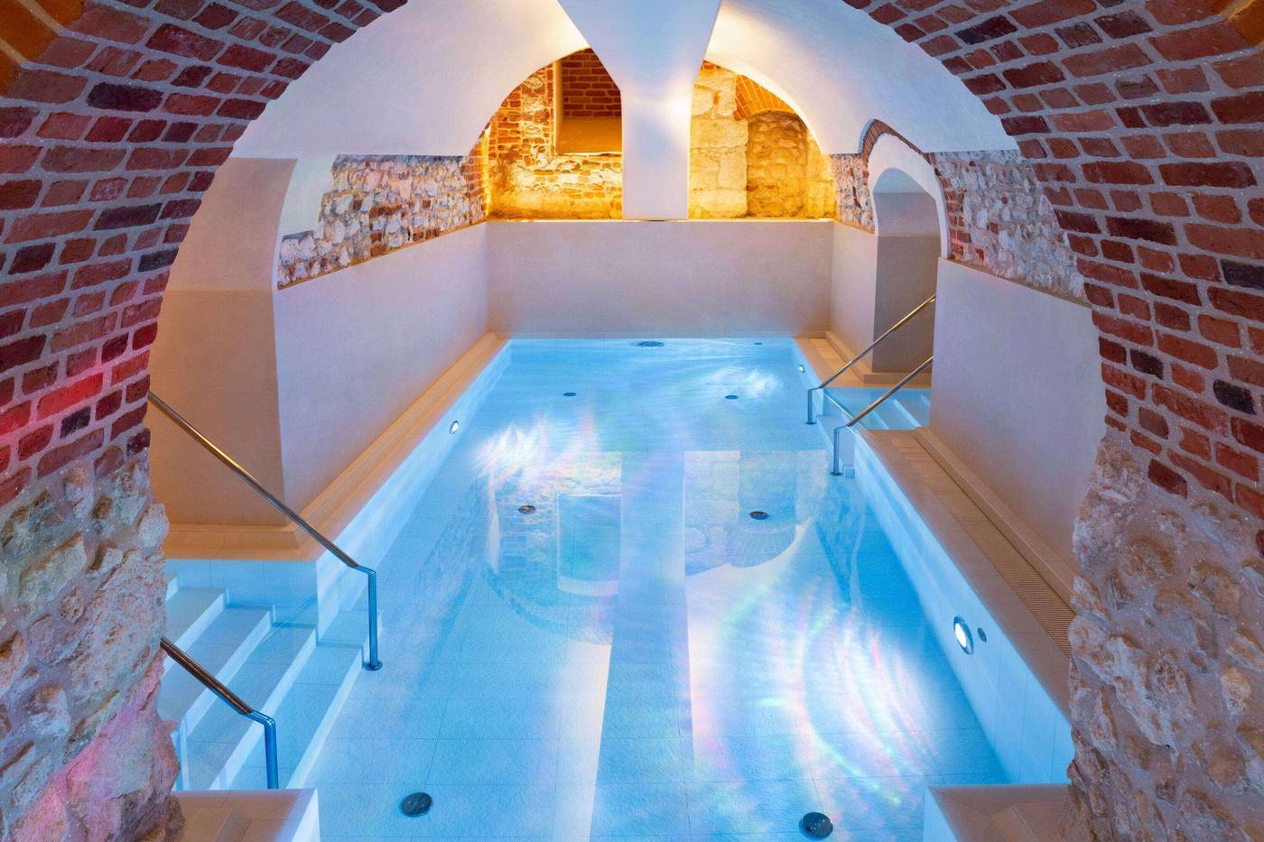 Wyndham-Grand-Krakow-Old-Town-Pool-51