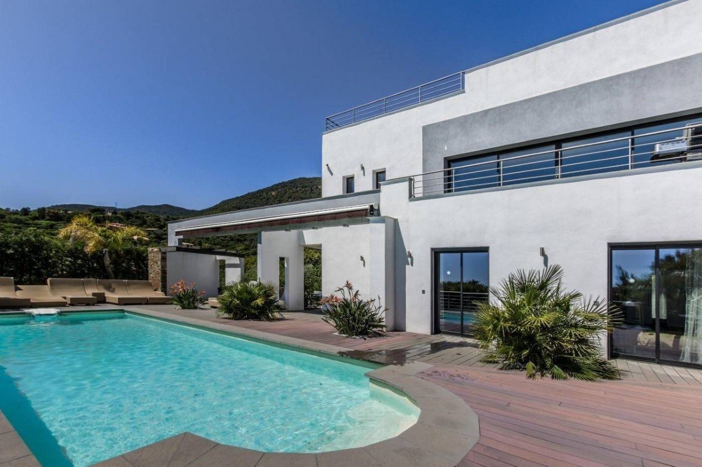 La-Villa-Louancelie-General-view-5