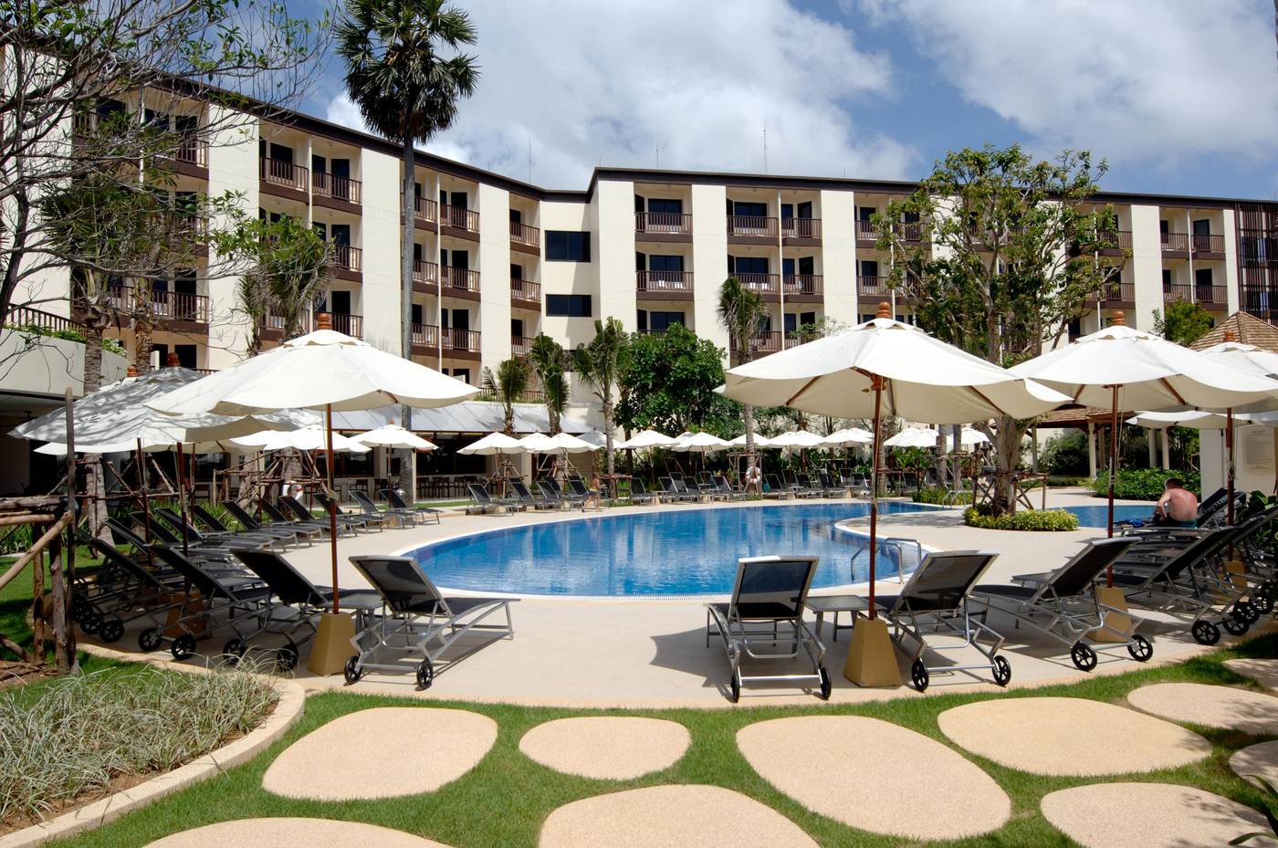 ibis-Phuket-Patong-Pool-9