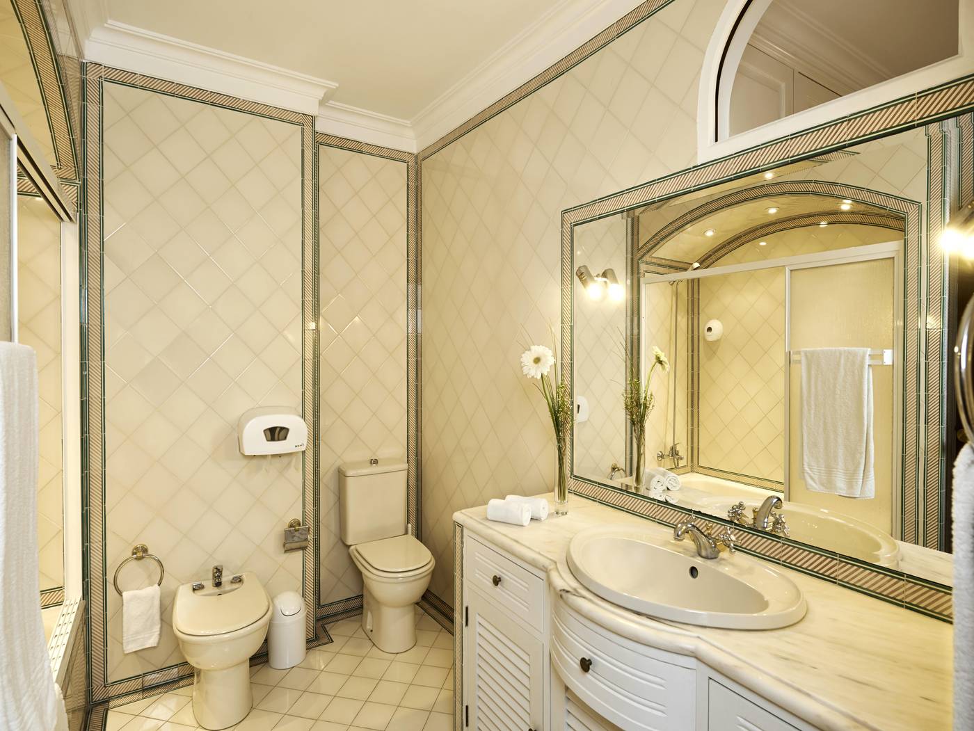 Cheerfulway-Bertolina-Mansion-Room-10