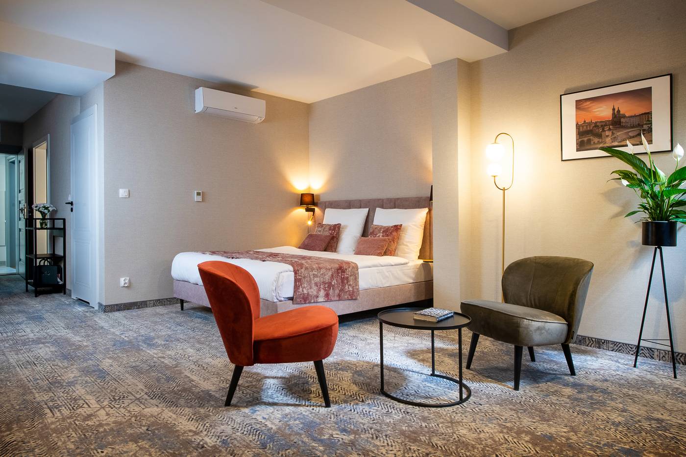 Mr67-Mayera-Rapaporta-Room-28