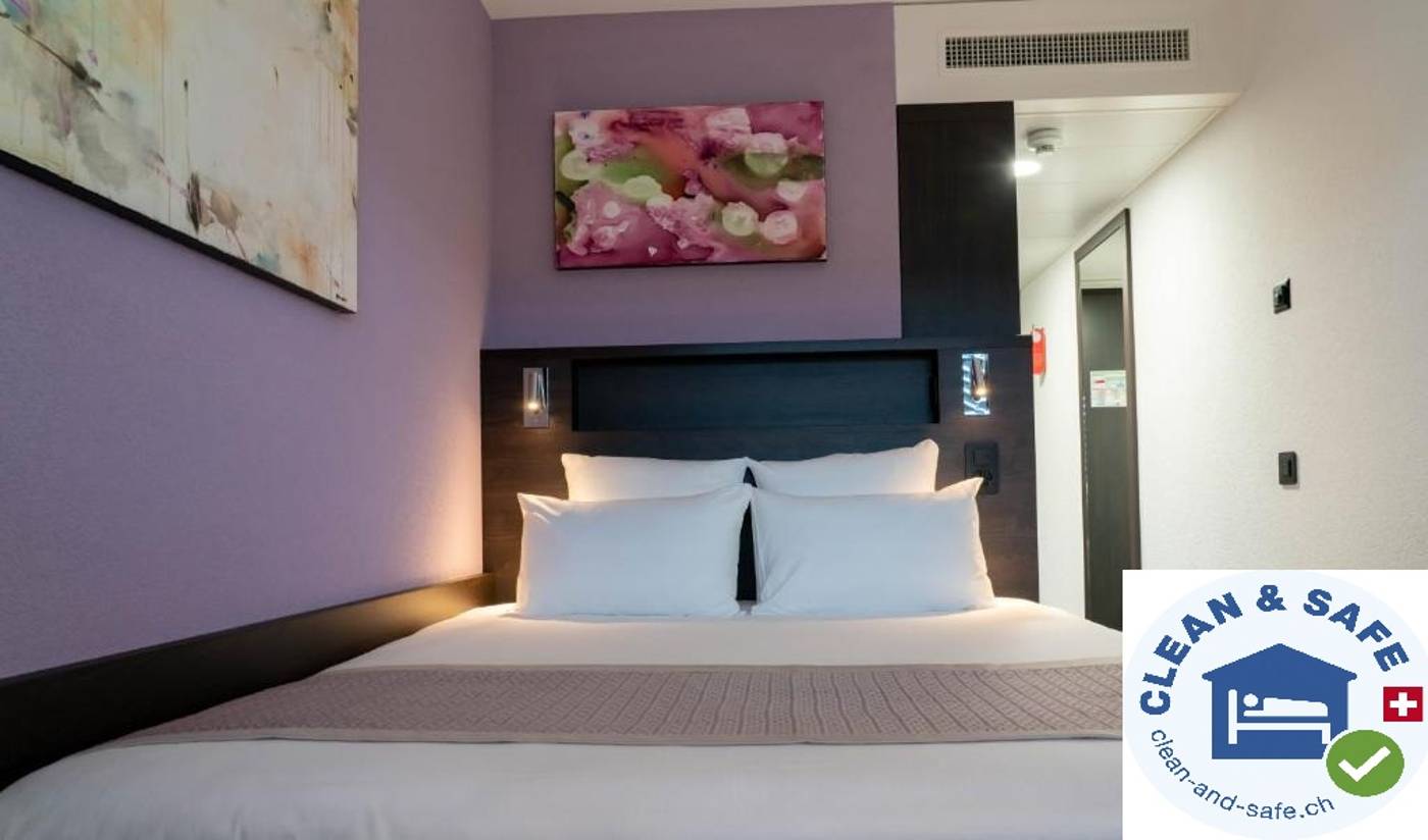 Nash-Pratik-Hotel-Room-17