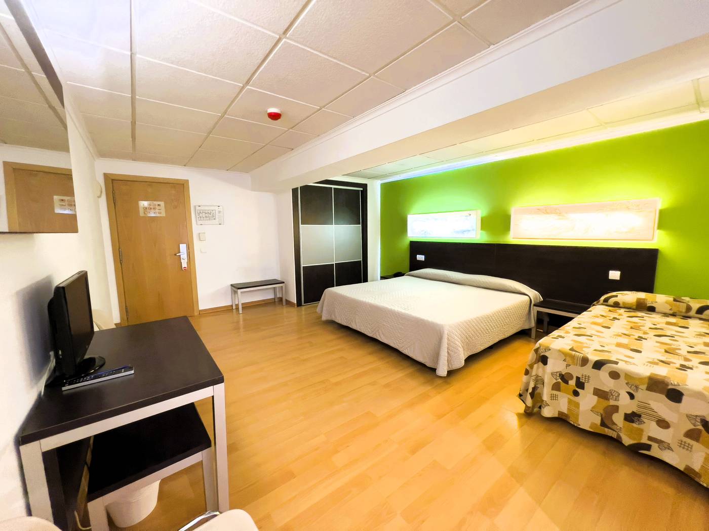 Sol-y-Sombra-Room-13