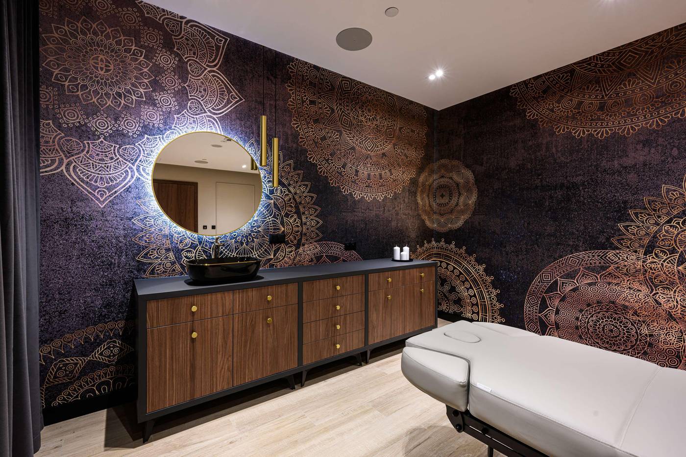 DoubleTree-by-Hilton-Krakow-Hotel---Convention-Cen-General-view-60