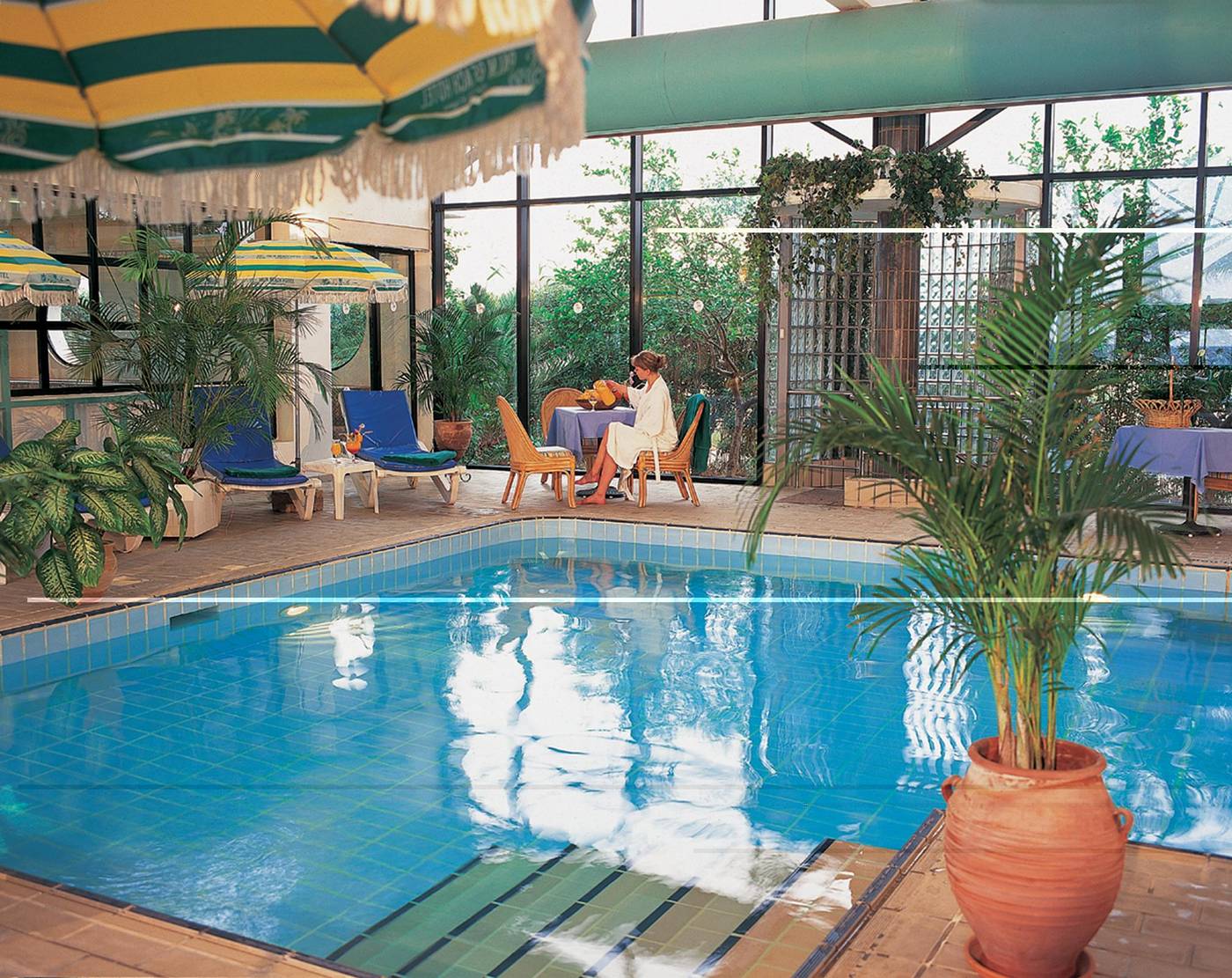 Palm-Beach-Hotel---Bungalows-Pool-40