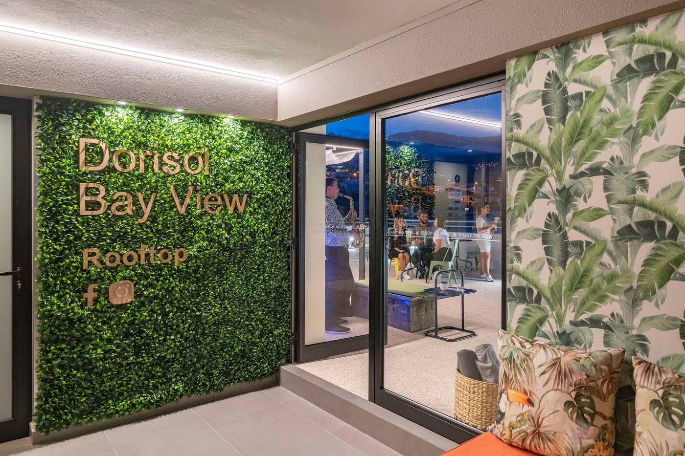 Dorisol-Mimosa-Bar-34