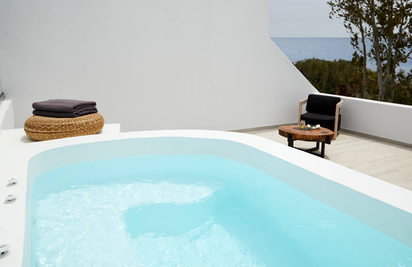 Kalisti-Hotel---Suites-Room-14