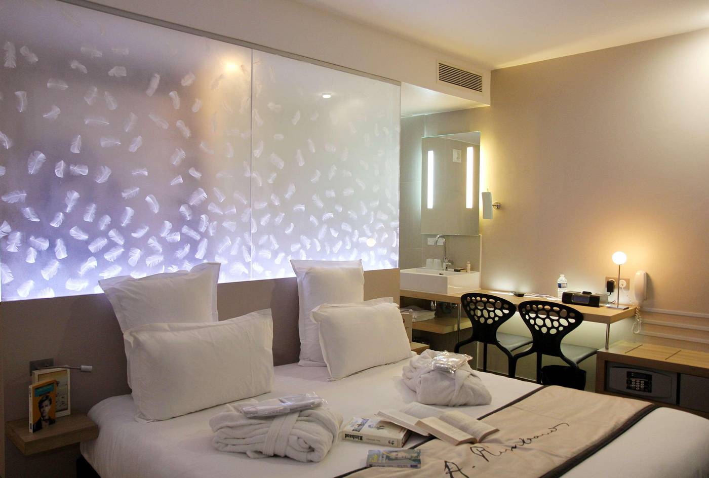 Hotel-Litteraire-Arthur-Rimbaud--BW-Signature-Coll-Room-46