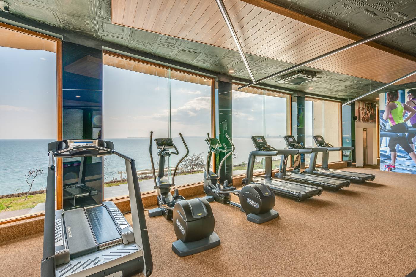 Grand-Hotel-Sveti-Vlas-Sports-and-Entertainment-61