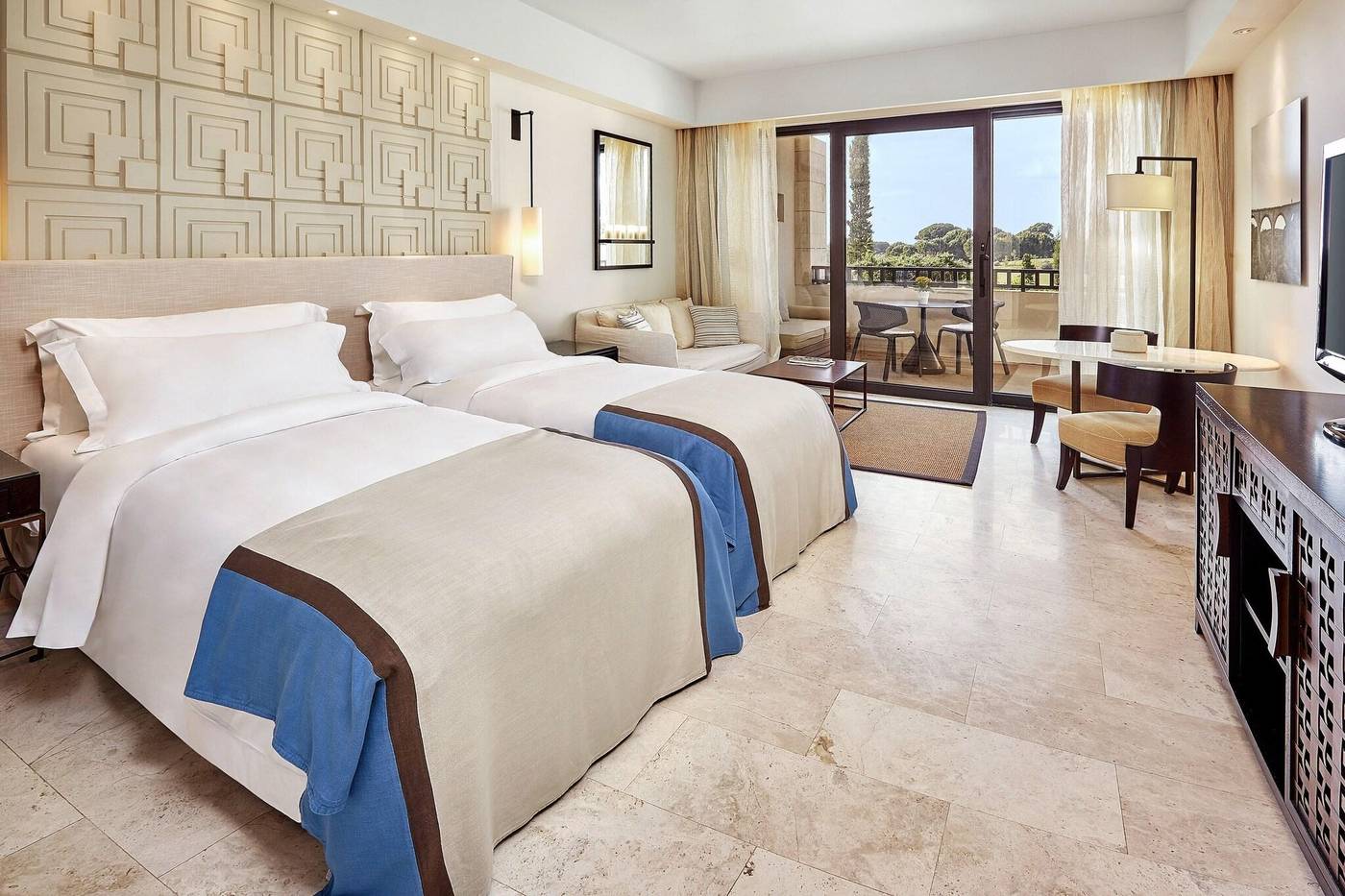 The-Romanos--A-Luxury-Collection-Resort-Room-31