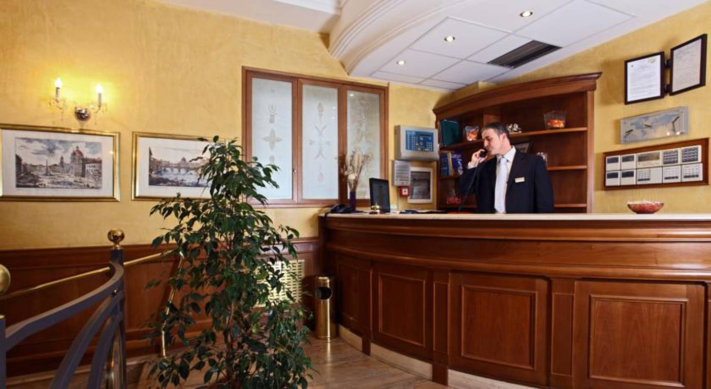 Hotel-Montecarlo-Lobby-8