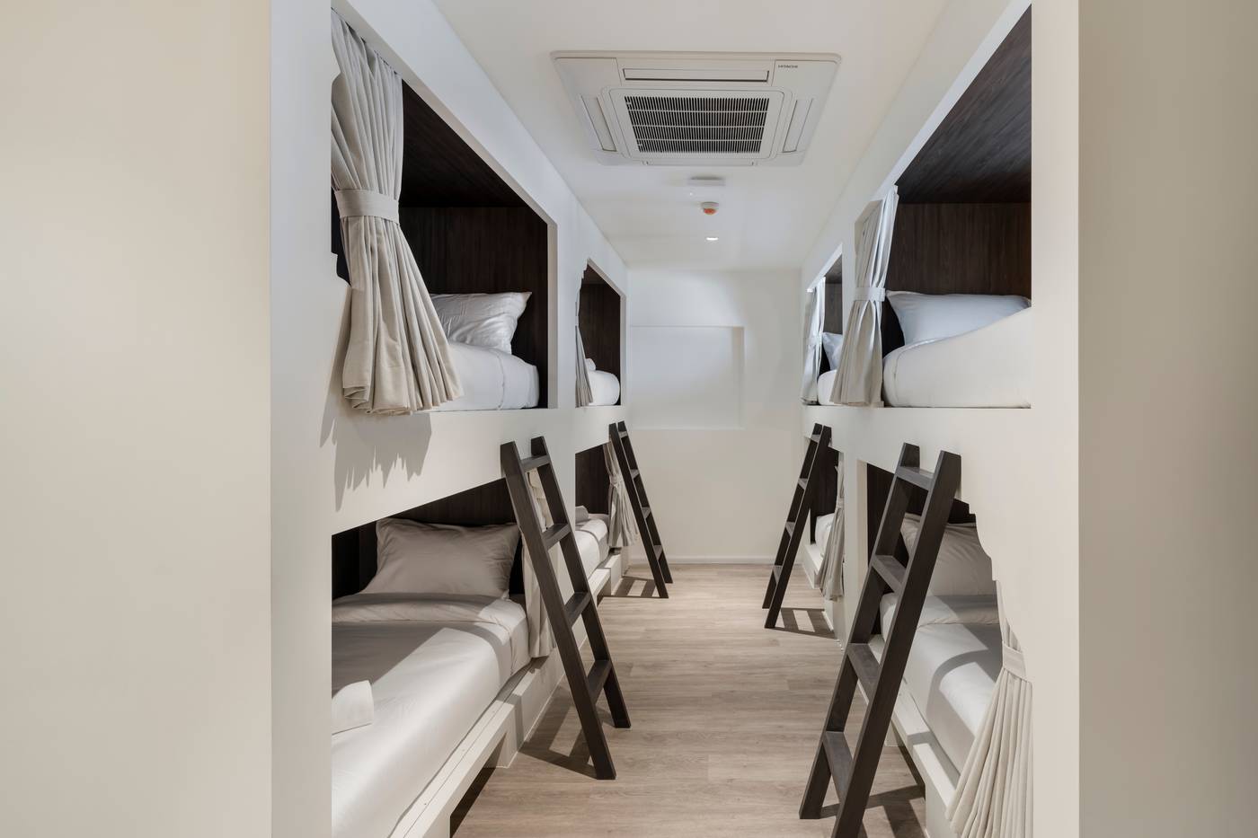 Lilit-Bang-Lumphu-Hotel-Room-36