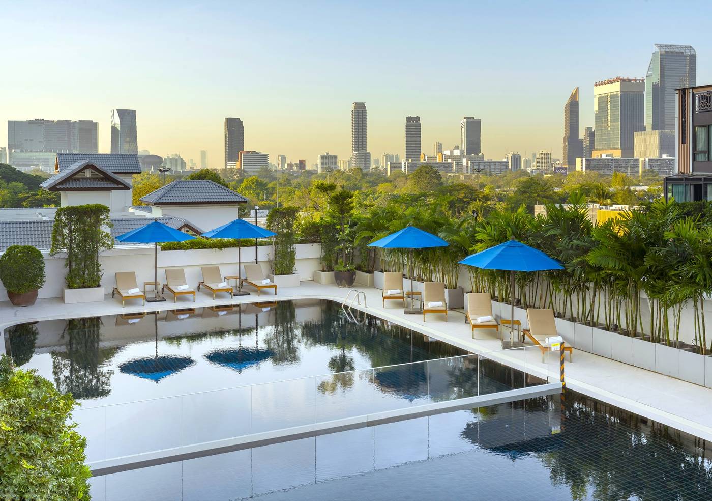 Centre-Point-Hotel-Sukumvit-10-Pool-2