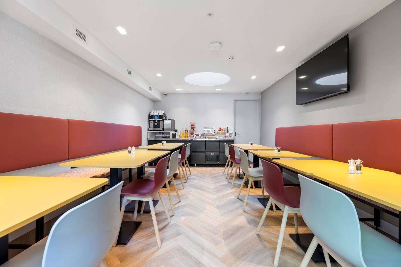 Dutch-Design-Hotel-Vondelpark-Bar-9