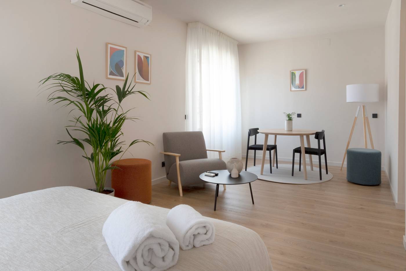 Room-Mate-Laura-General-view-17