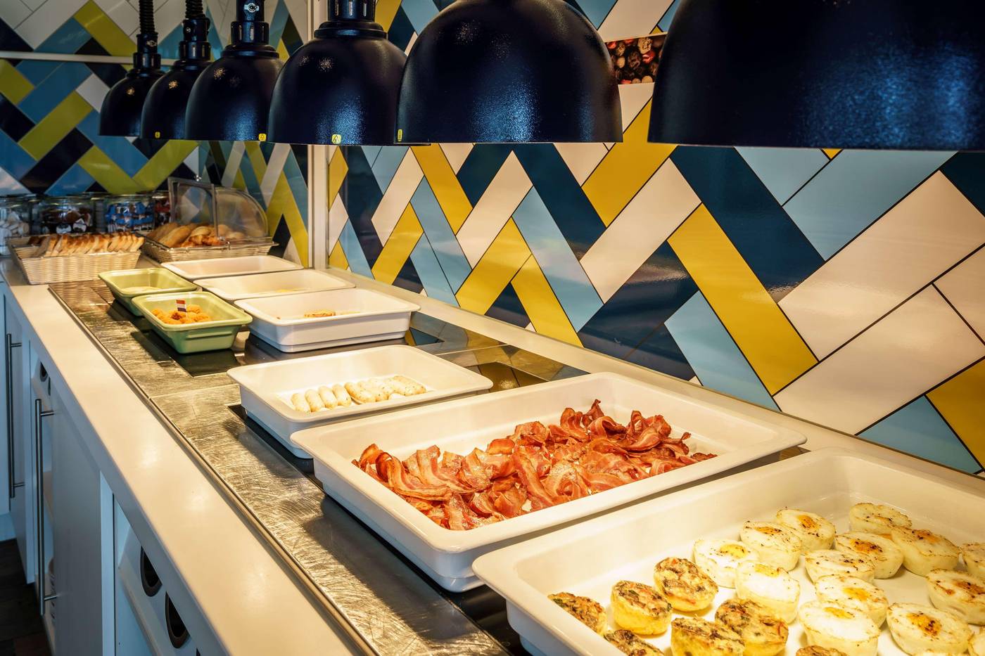 Hampton-By-Hilton-Amsterdam-City-Centre-East-Restaurant-38