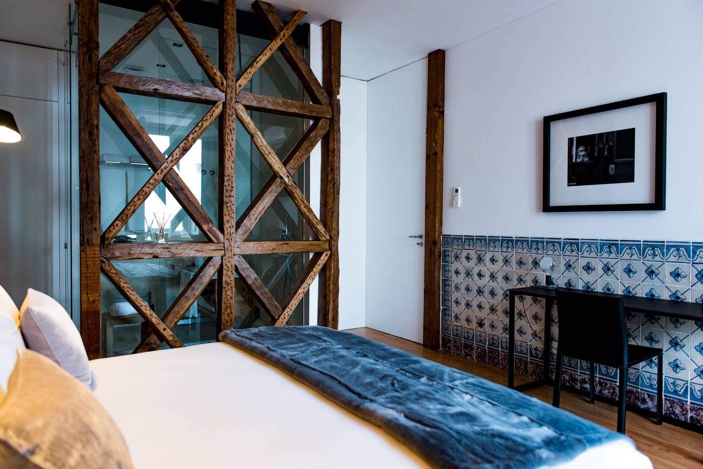 Flora-Chiado-Apartments-Room-5