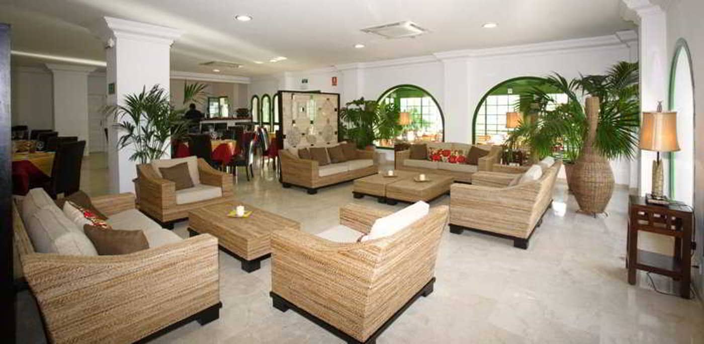 Apartamentos-Pueblo-el-Goleto-Bar-12