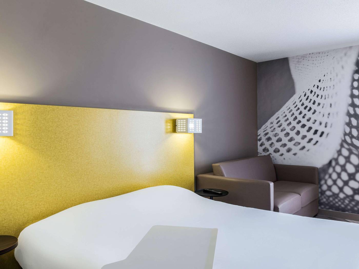 Ibis-Styles-Nice-Vieux-Port-Room-12