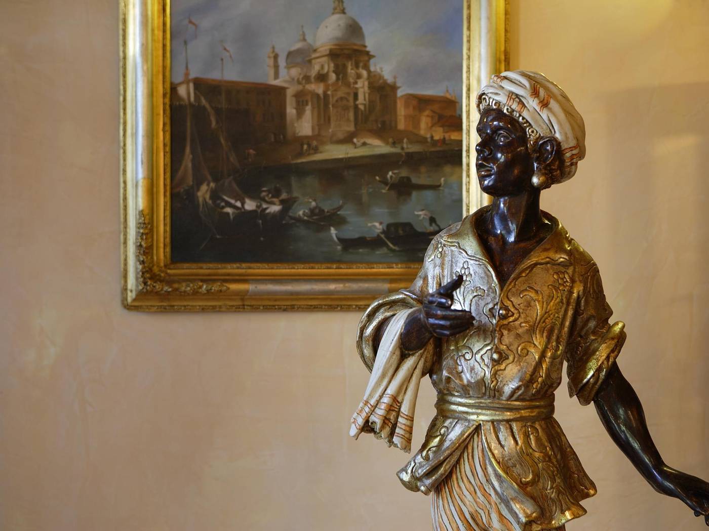 Hotel-Antico-Moro-Lobby-13