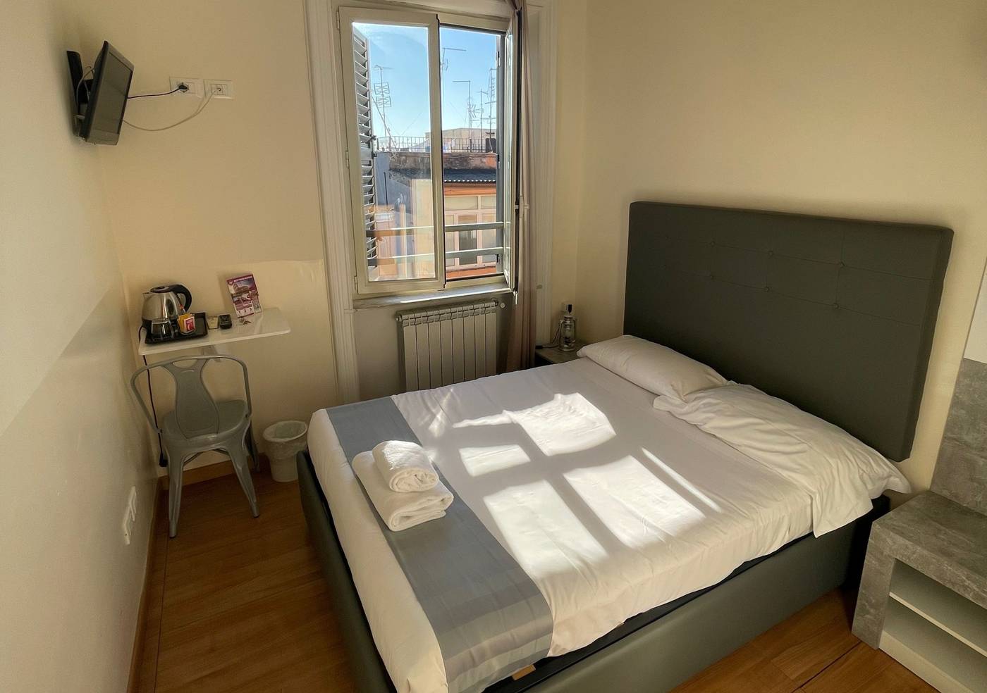 Bon-Ton-Suites-Room-26