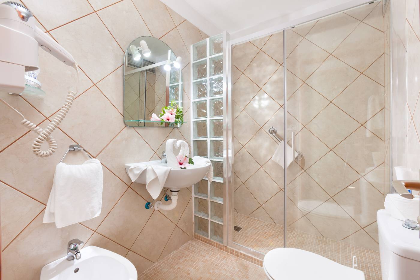 Panoramica-Garden-Room-26