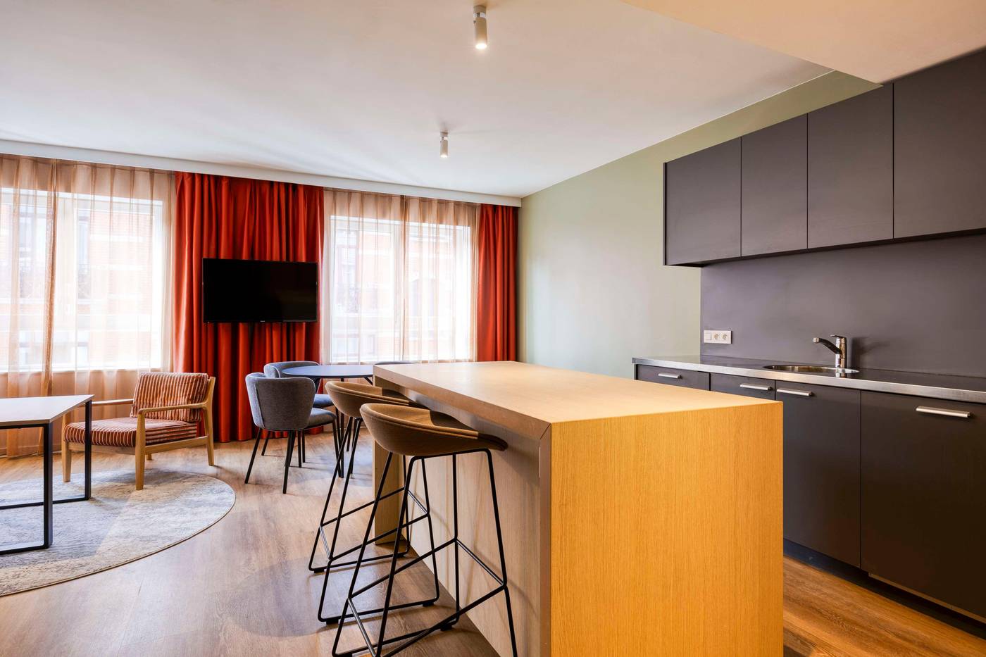 Hilton-Garden-Inn-Brussels-City-Centre-Room-42