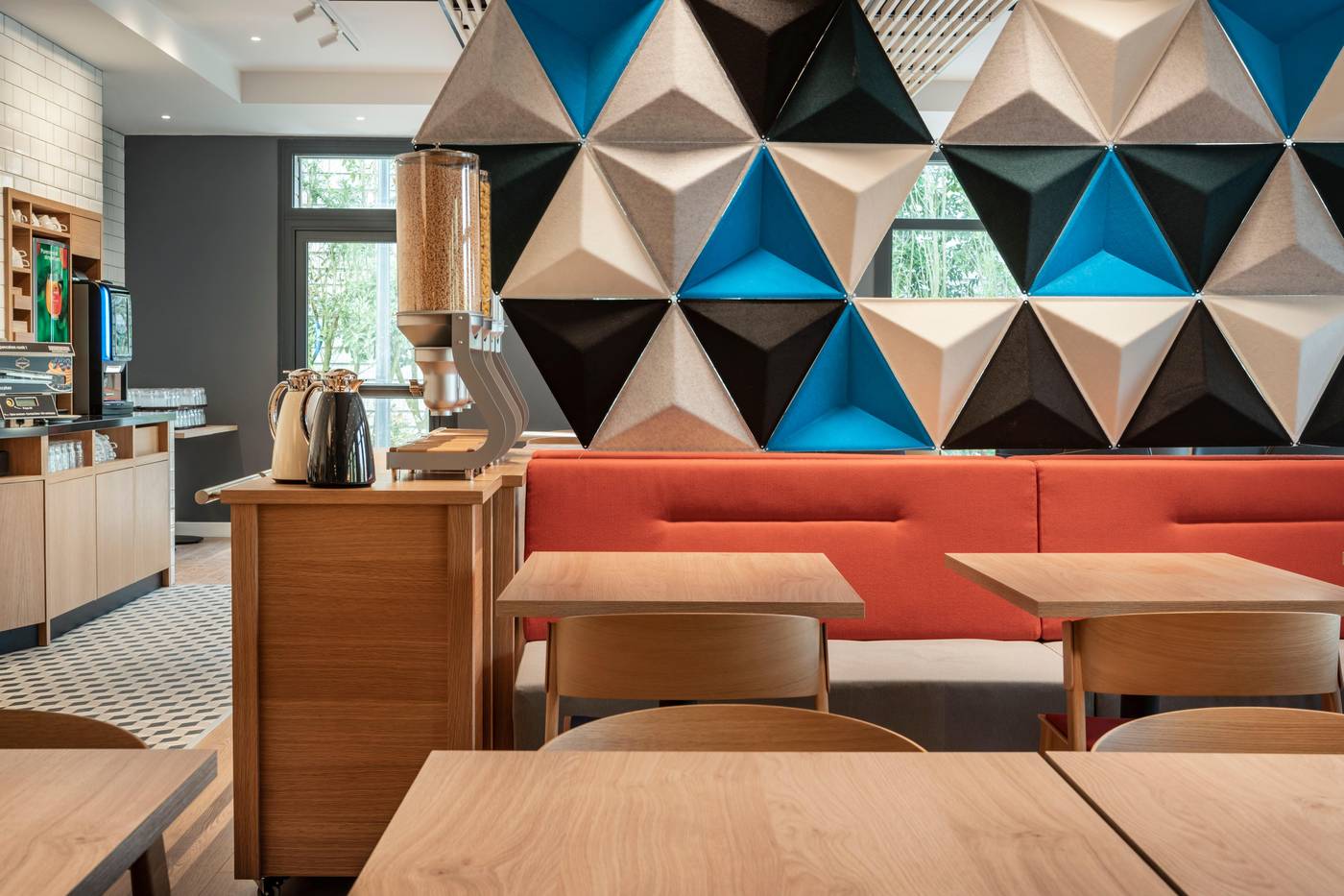 Holiday-Inn-Express-Marne-La-Vallee-Val-D-Europe-Restaurant-16