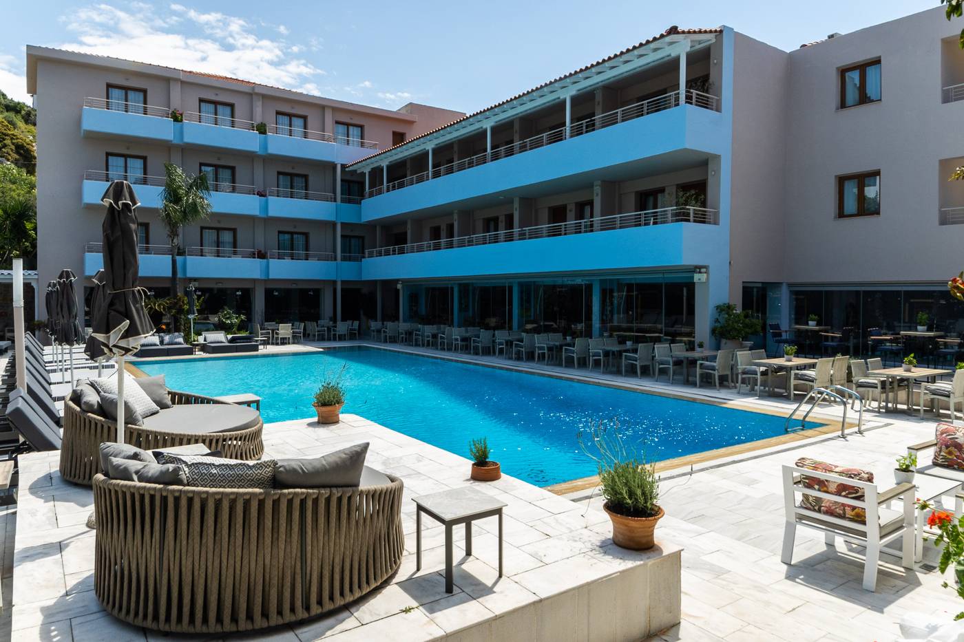 La-Piscine-Art-Hotel---Adult-Only-Pool-10