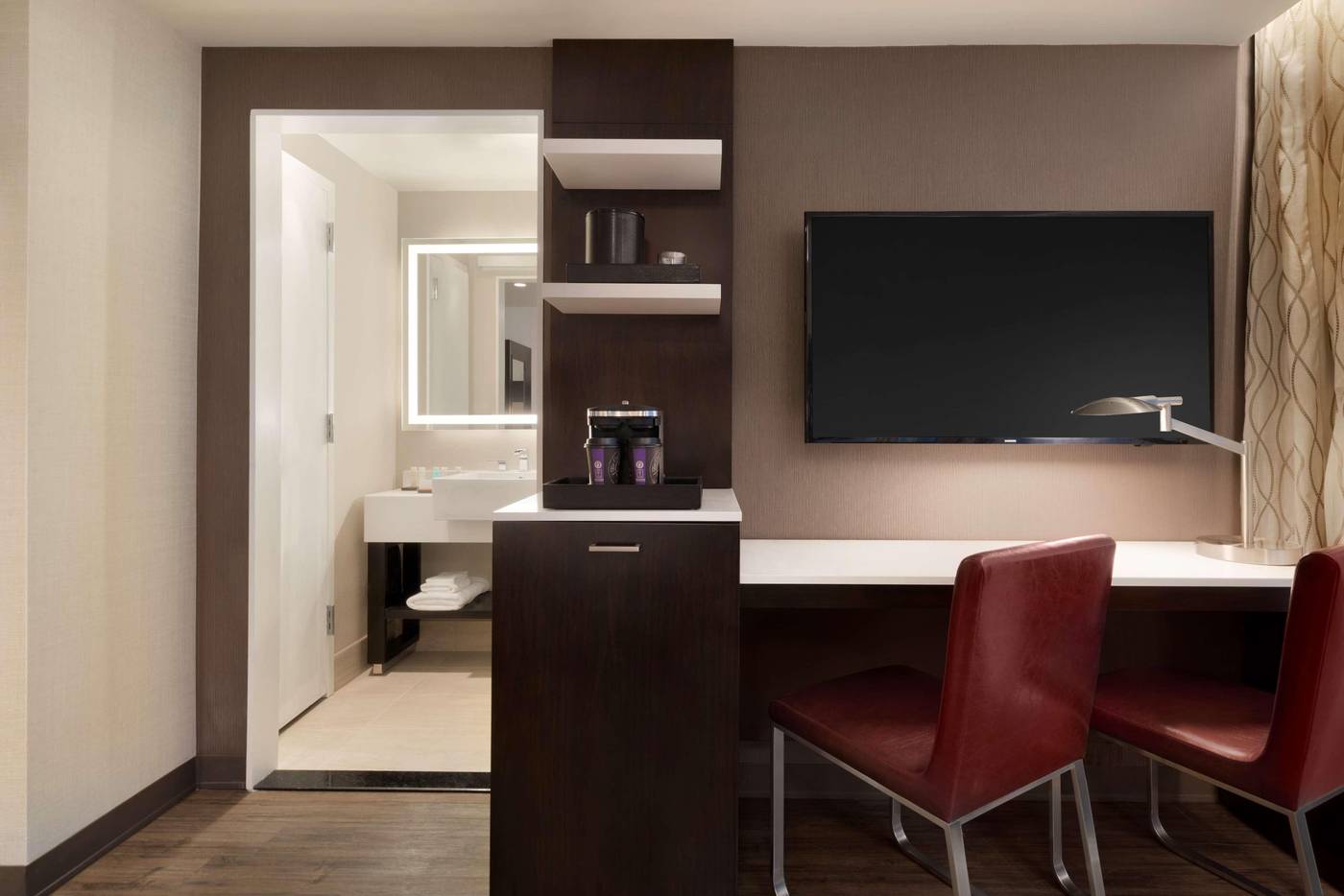 Embassy-Suites-by-Hilton-New-York-Manhattan-Times-Sq-Room-8