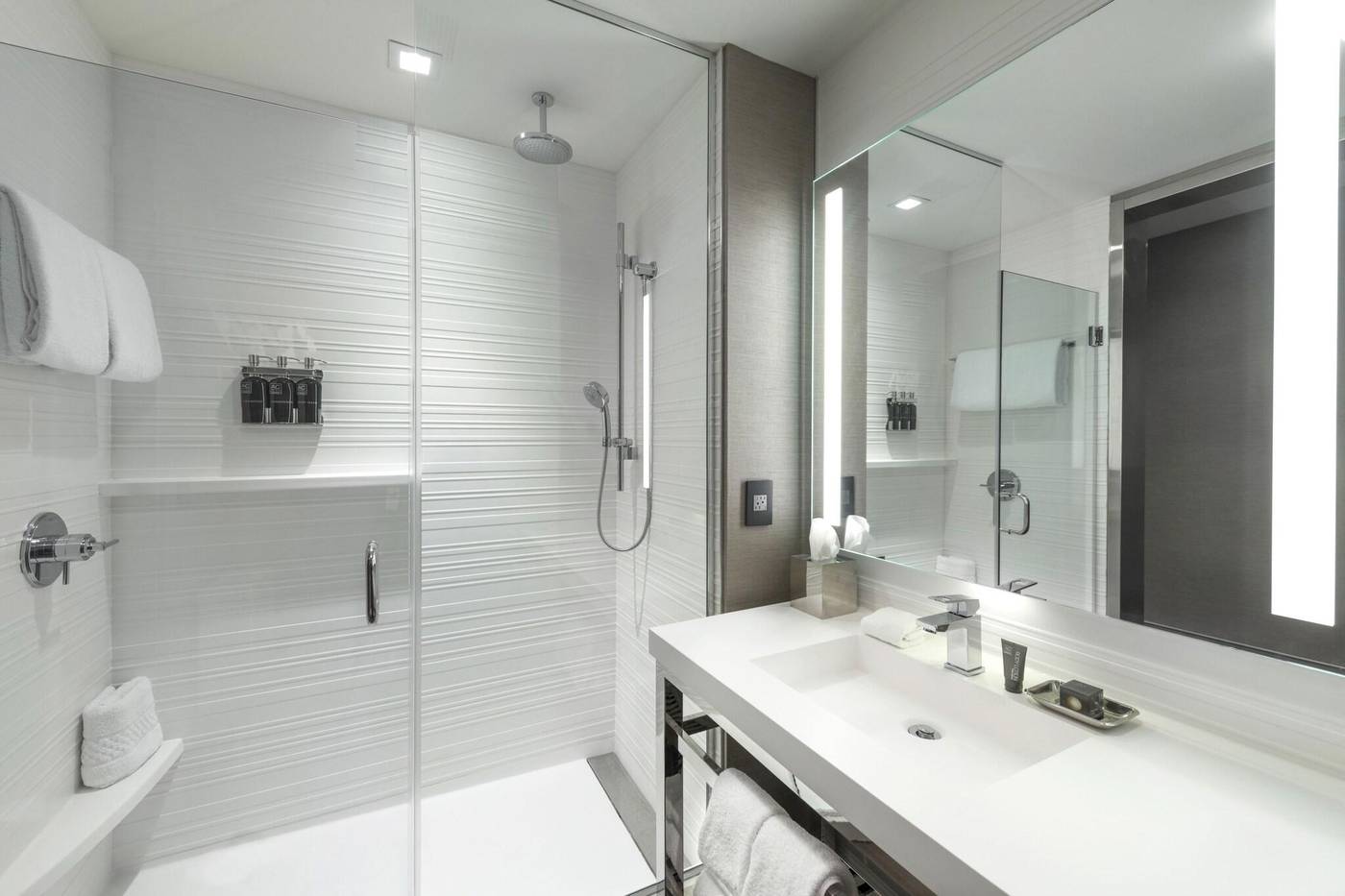 Ac-Hotel-By-Marriott-Boston-Cleveland-Circle-Room-43