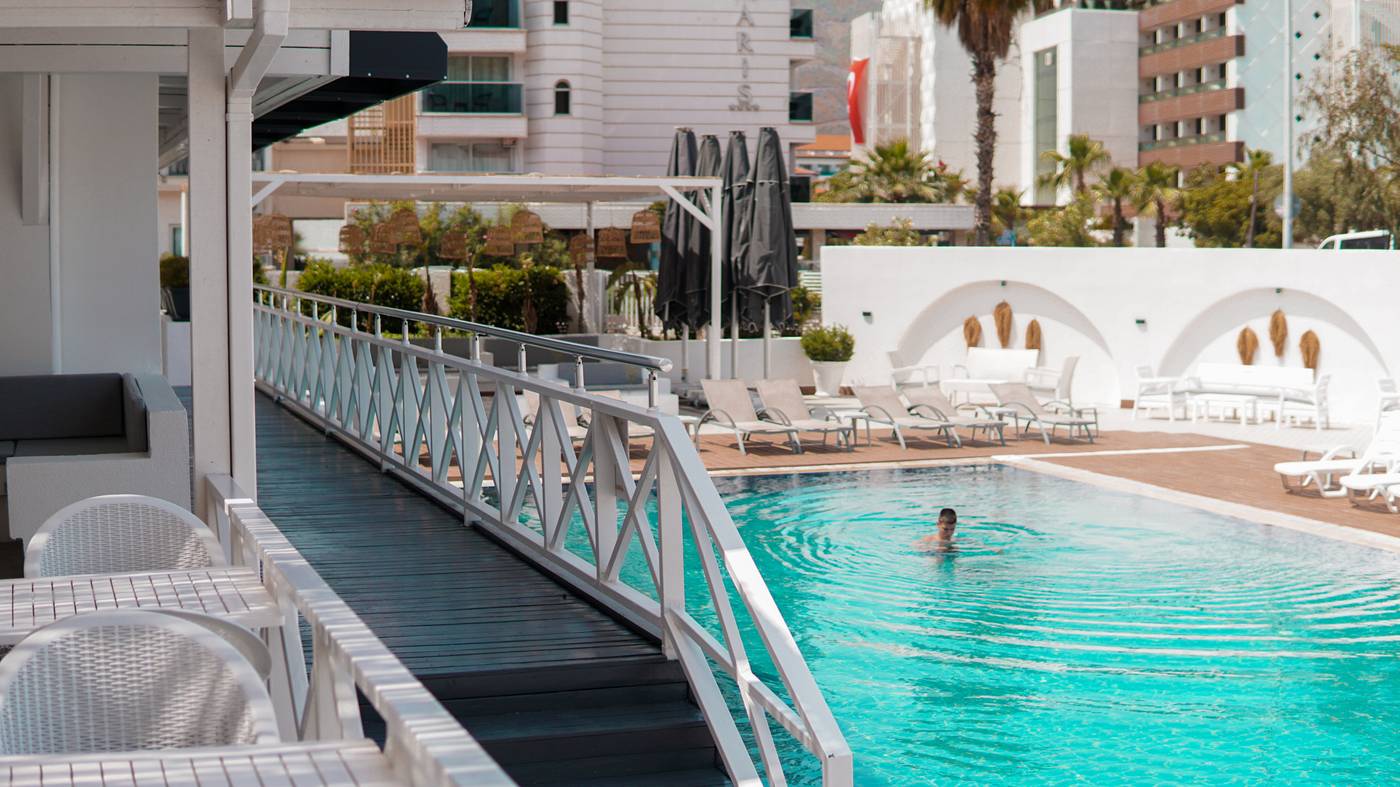 Club-Munamar-Beach-Resort-Pool-12