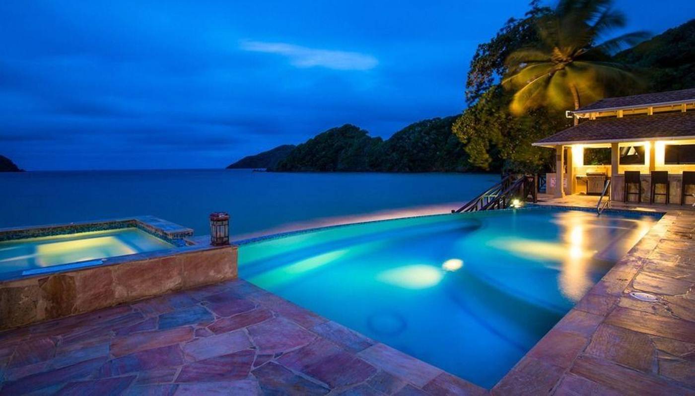 Blue-Waters-Inn-Pool-5