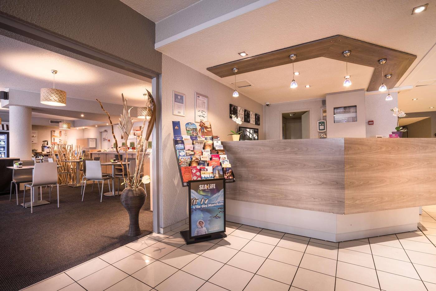 Kyriad-Le-Bourget-Centre---Parc-Des-Expositions-Lobby-17