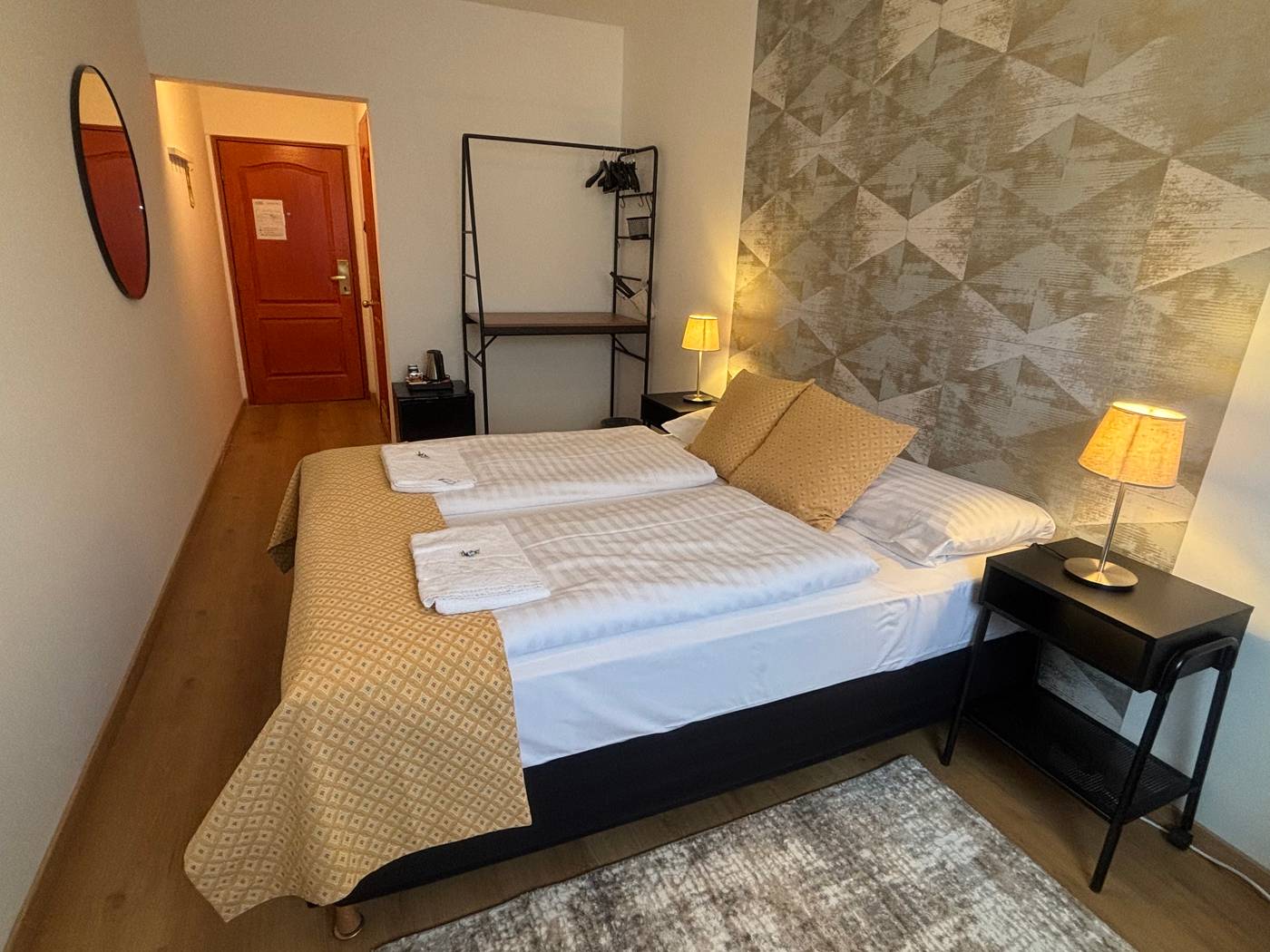 Gloria-Budapest-City-Center-Room-23