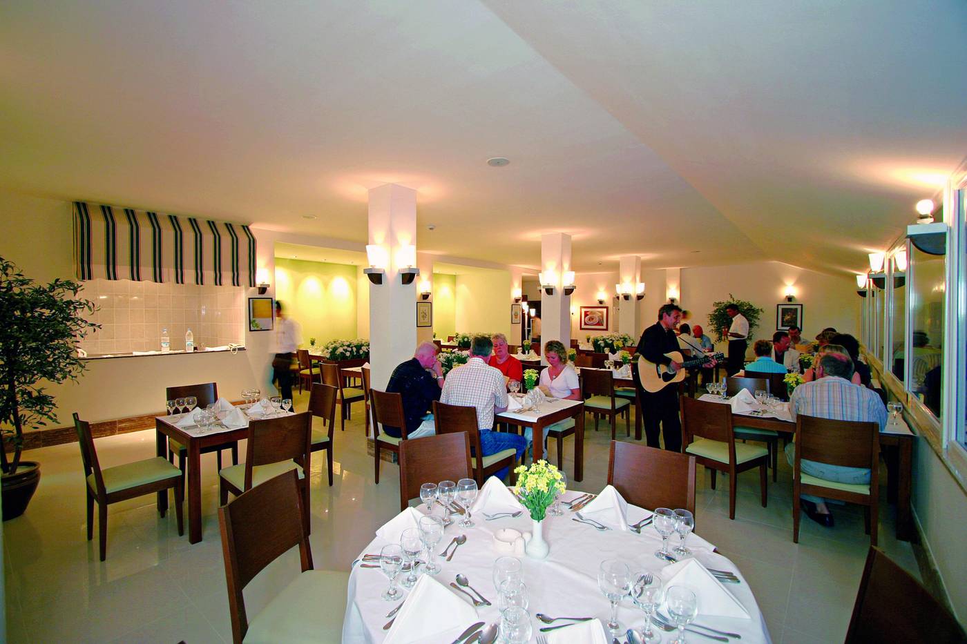 Febeach-Hotel-Side-Restaurant-19